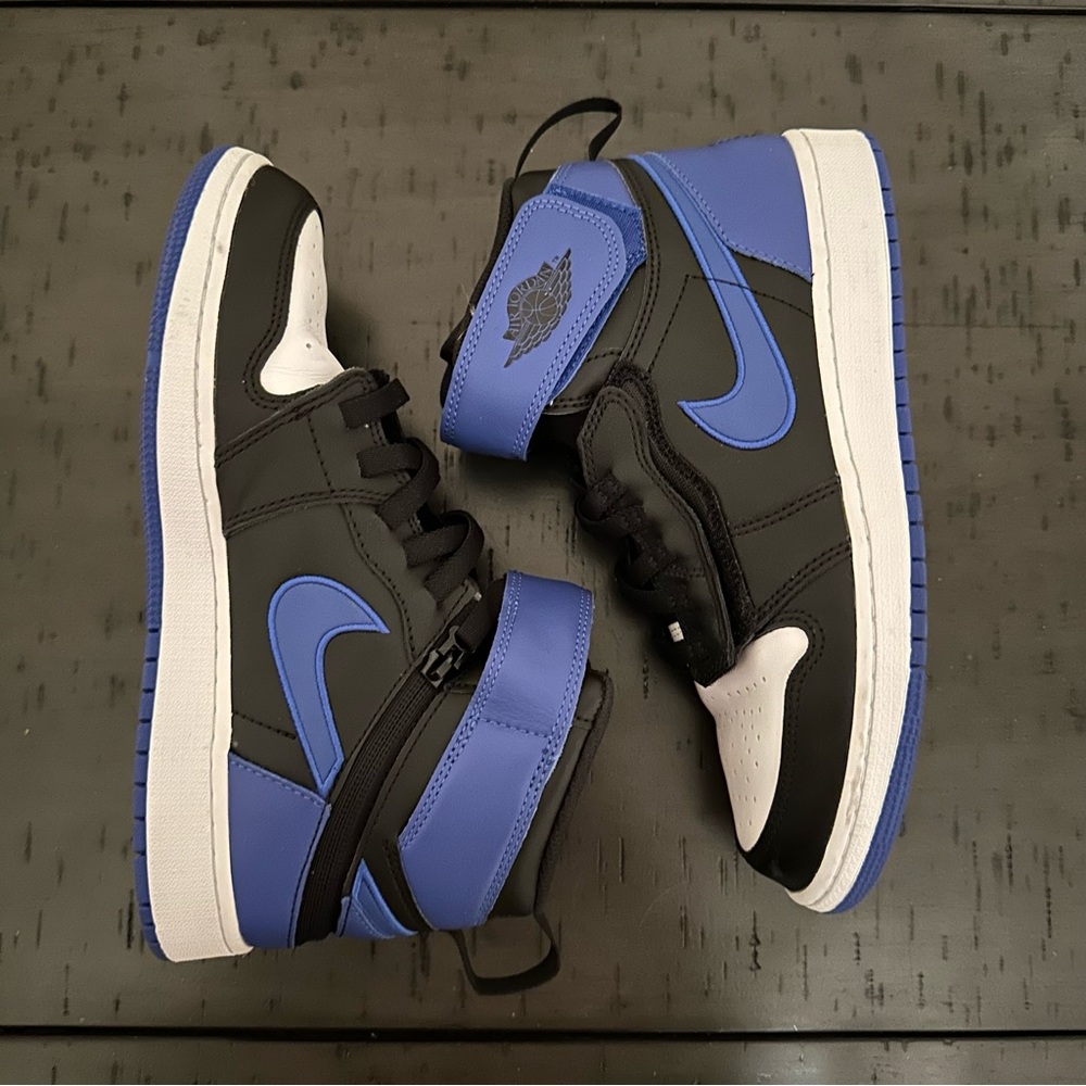 Jordan 1 High FlyEase Royal (GS) - Picture 3 of 7